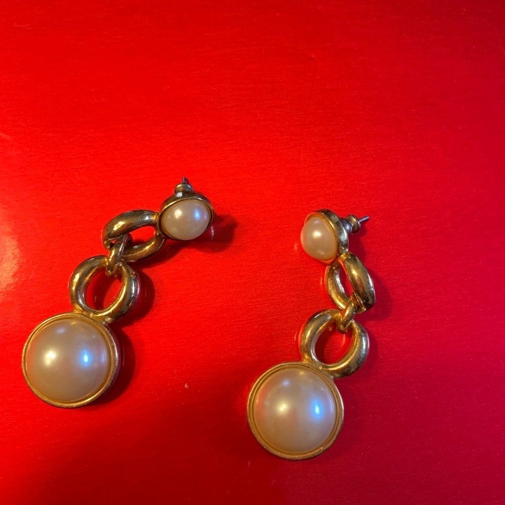 Vintages Nice Earrings look great